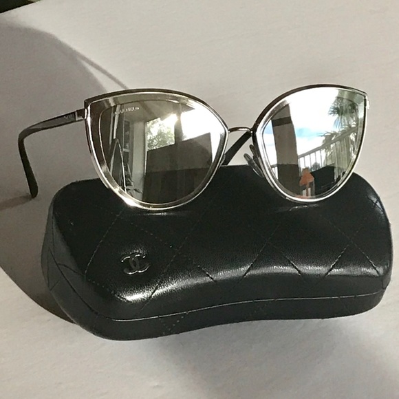 chanel 4222 black